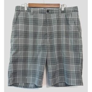 Travis Mathew Men's Shorts Size 36 plaid gray blue preppy active stretch classic